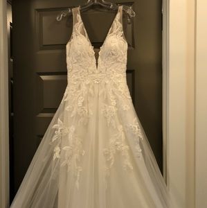 Stunning Sweetheart Brand Wedding Gown-style 11006